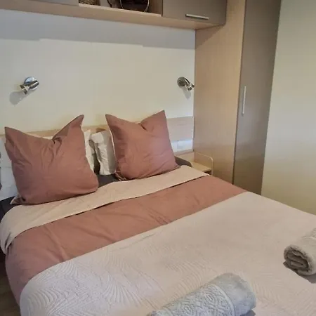 مكان تخييم Mobil Home Familial Linge Inclus Piscines Et Lac Europa Park Rulantica *